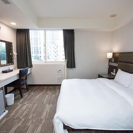 Junli Hotel Banciao Eksteriør bilde
