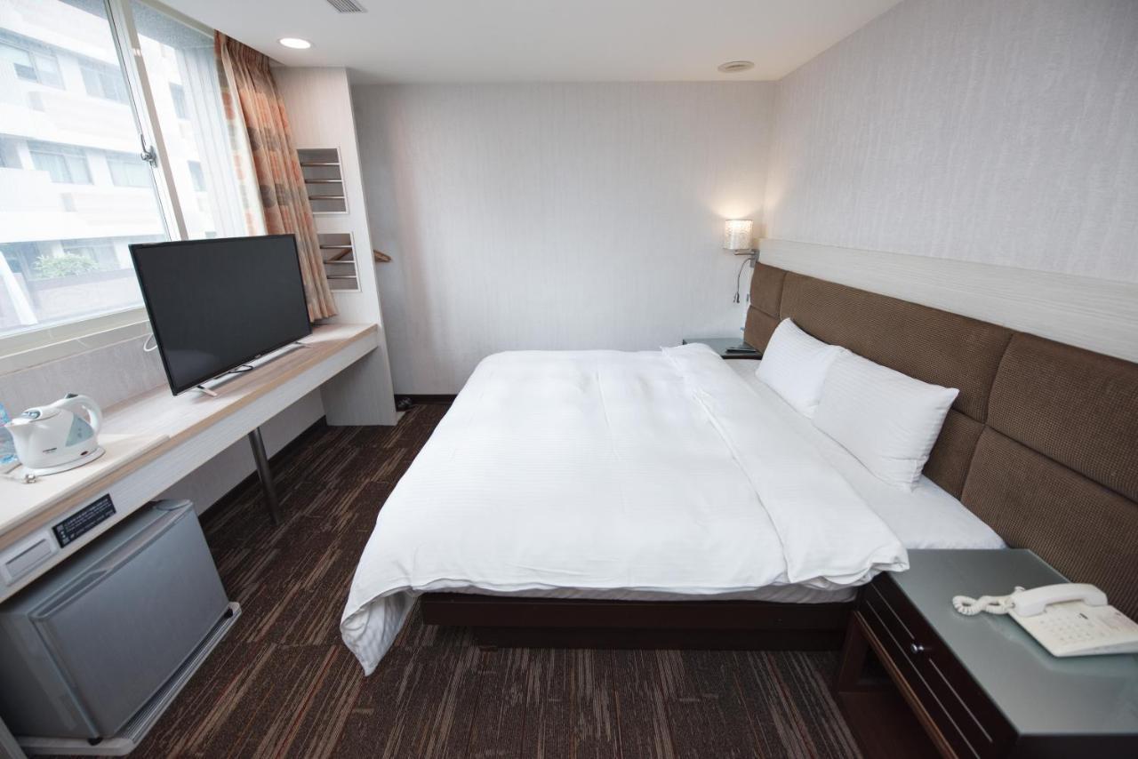 Junli Hotel Banciao Eksteriør bilde
